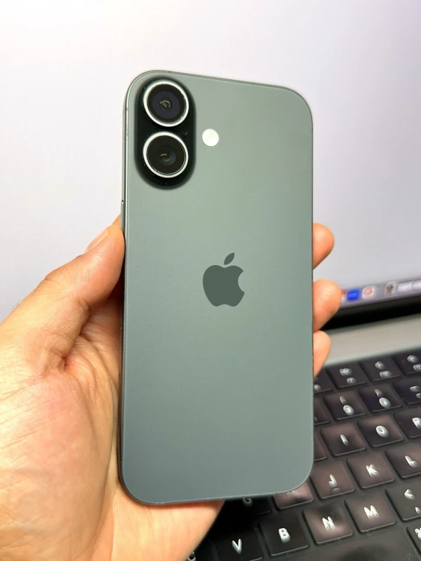iPhone 17